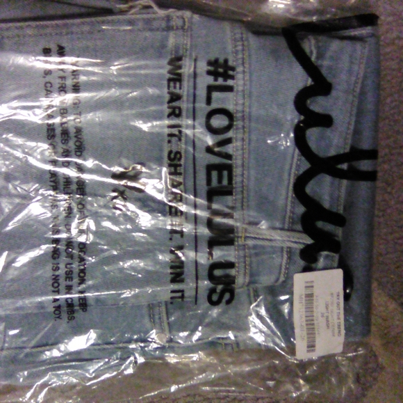 NWT Just Black Denim. Try Out The Trend Light Wash Denim High-Rise Cropped Flare - Picture 6 of 11